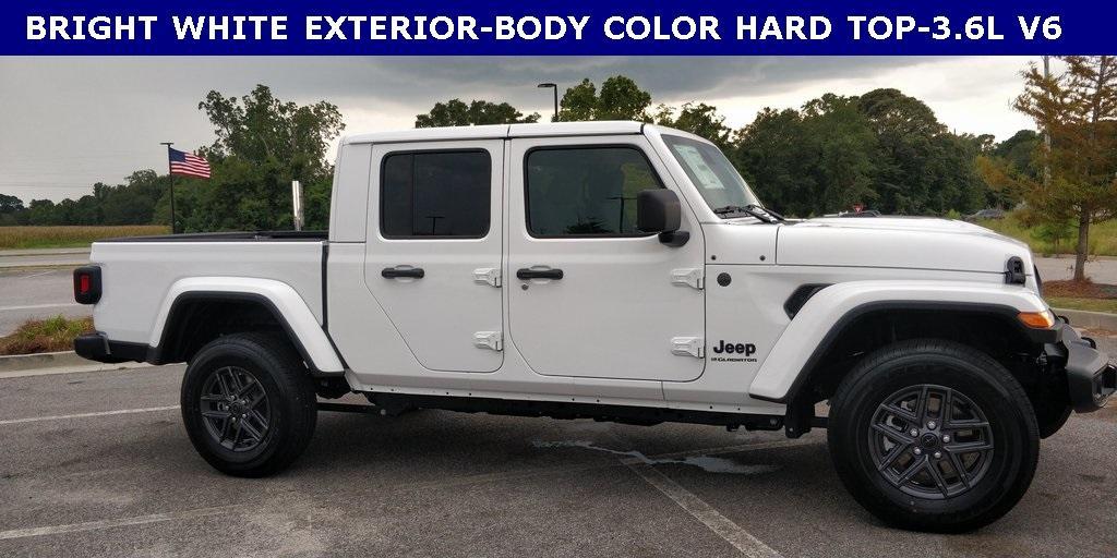 new 2025 Jeep Gladiator car, priced at $39,227