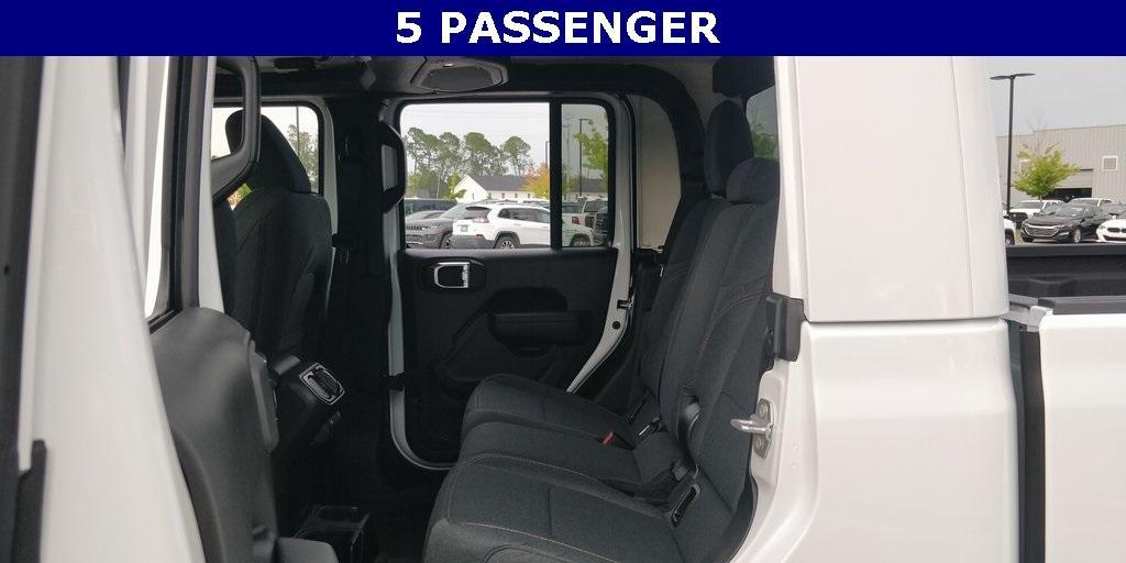 new 2025 Jeep Gladiator car, priced at $39,227