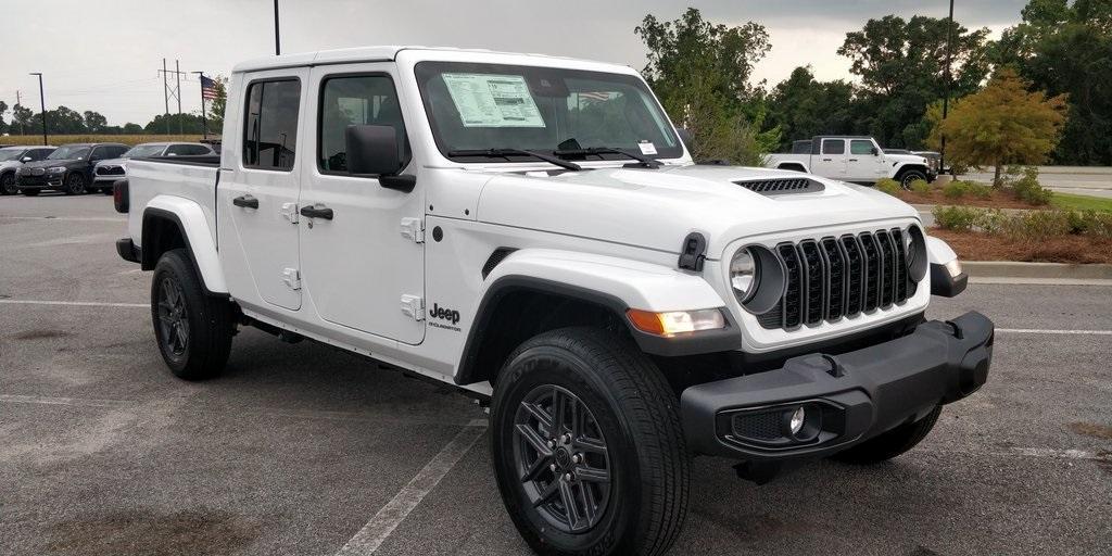 new 2025 Jeep Gladiator car, priced at $39,227