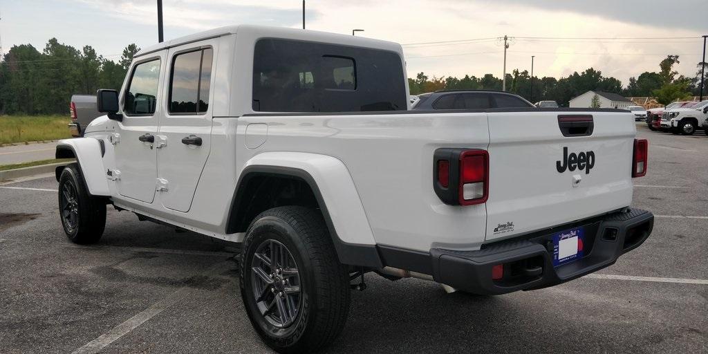 new 2025 Jeep Gladiator car, priced at $39,227