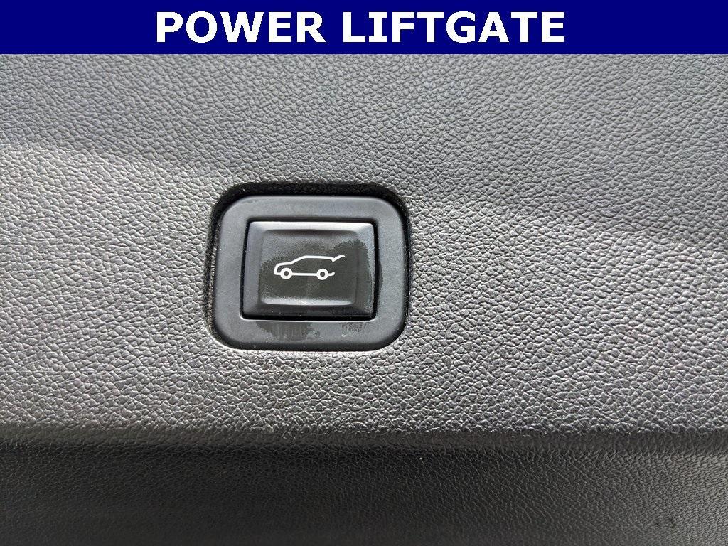 used 2023 Cadillac XT6 car, priced at $36,207
