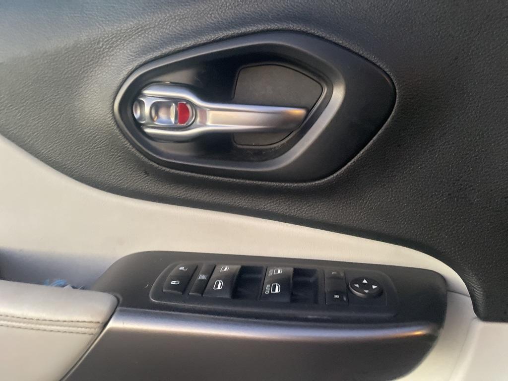 used 2020 Jeep Cherokee car, priced at $9,297