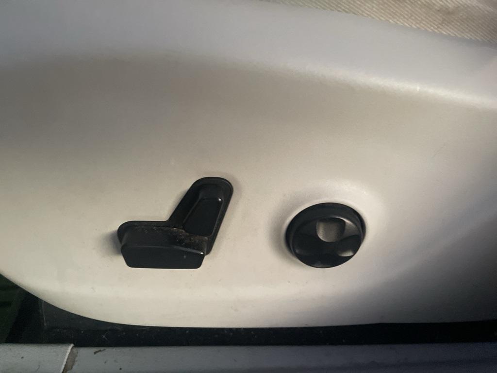 used 2020 Jeep Cherokee car, priced at $9,297