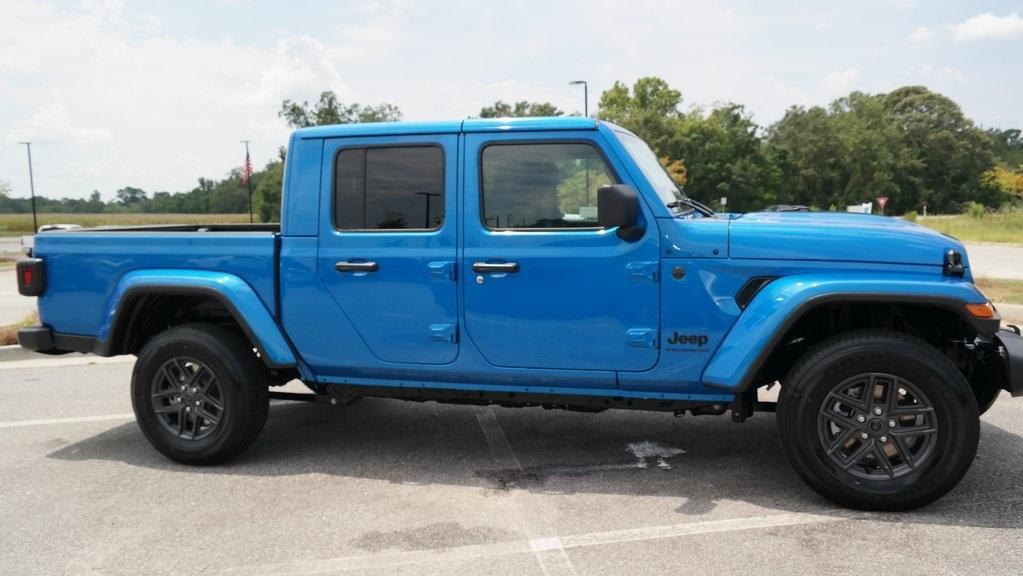 new 2025 Jeep Gladiator car, priced at $42,824
