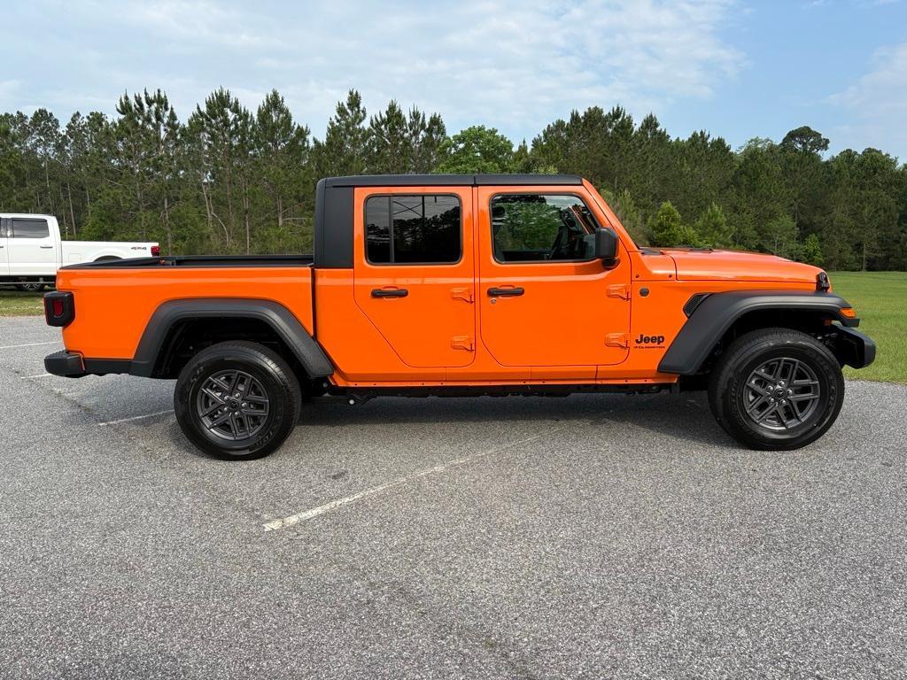 new 2025 Jeep Gladiator car, priced at $41,546