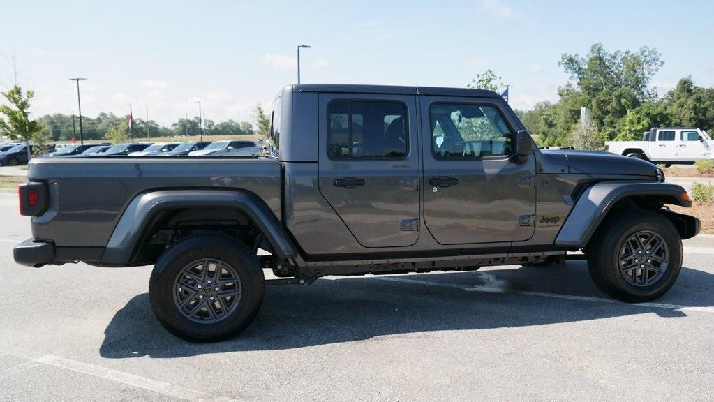new 2025 Jeep Gladiator car, priced at $35,977