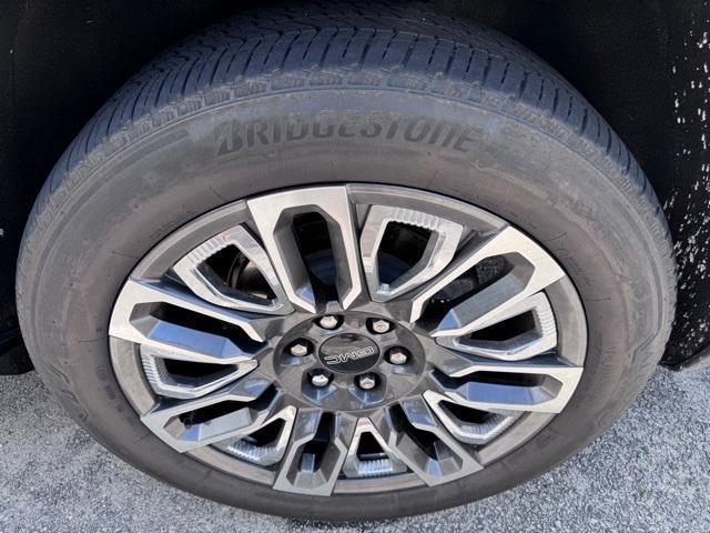 used 2023 GMC Yukon car, priced at $75,694