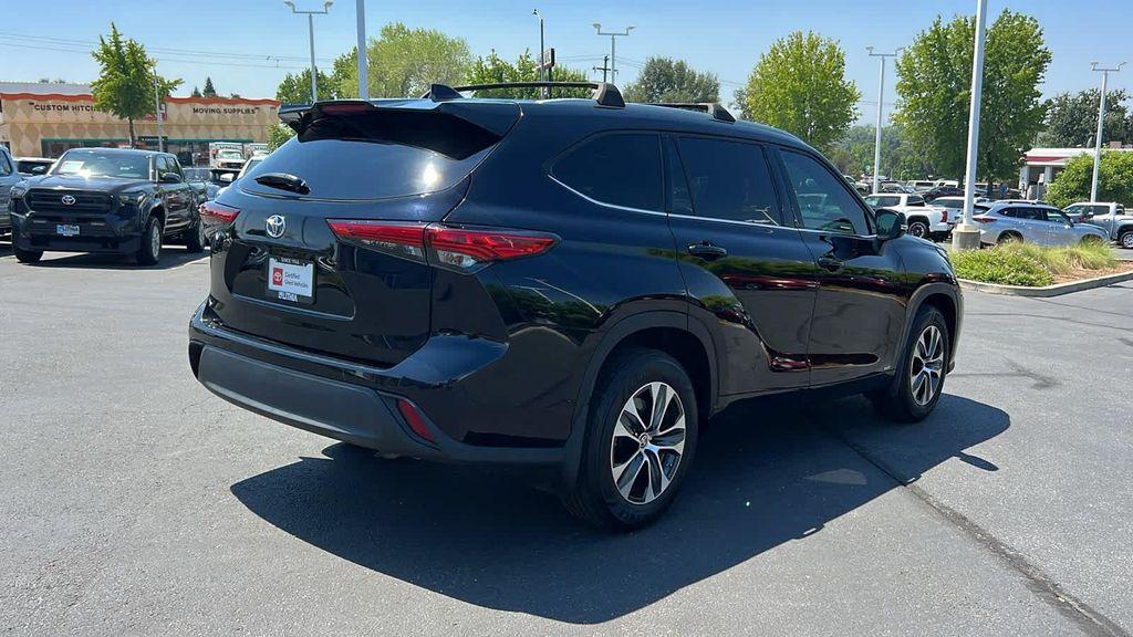 used 2022 Toyota Highlander Hybrid car, priced at $36,995