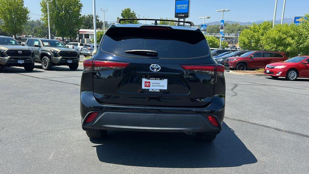used 2022 Toyota Highlander Hybrid car, priced at $36,995