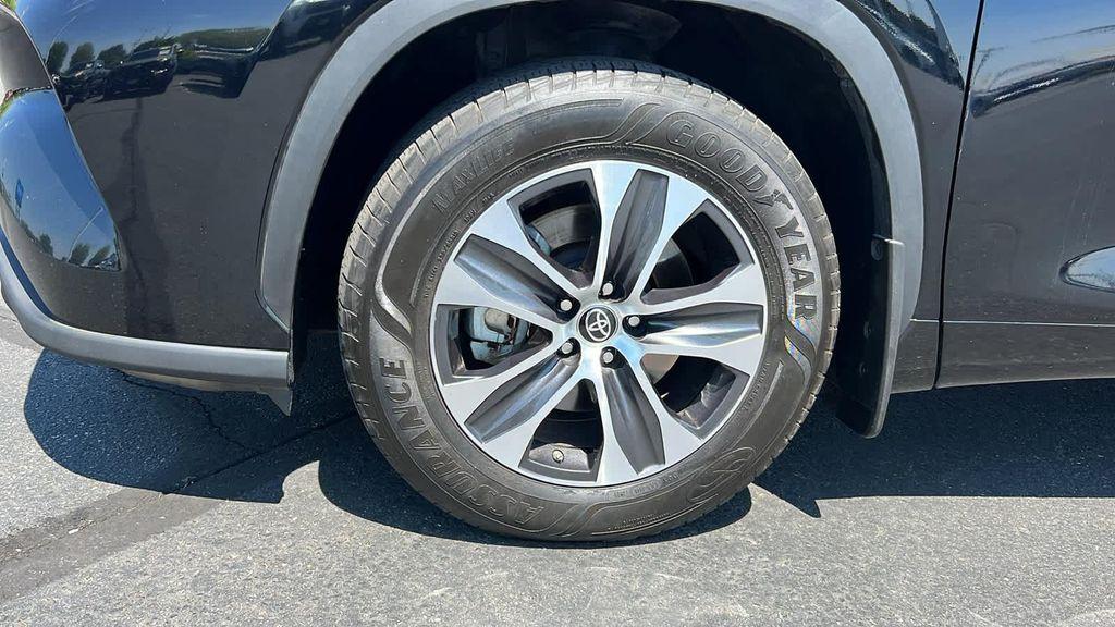 used 2022 Toyota Highlander Hybrid car, priced at $36,995