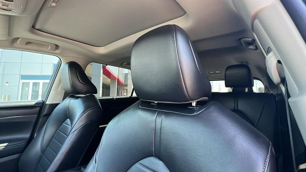 used 2022 Toyota Highlander Hybrid car, priced at $36,995