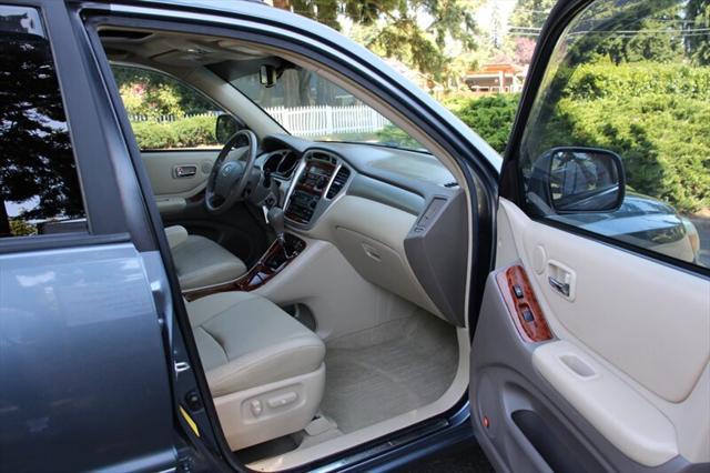used 2007 Toyota Highlander Hybrid car, priced at $6,995