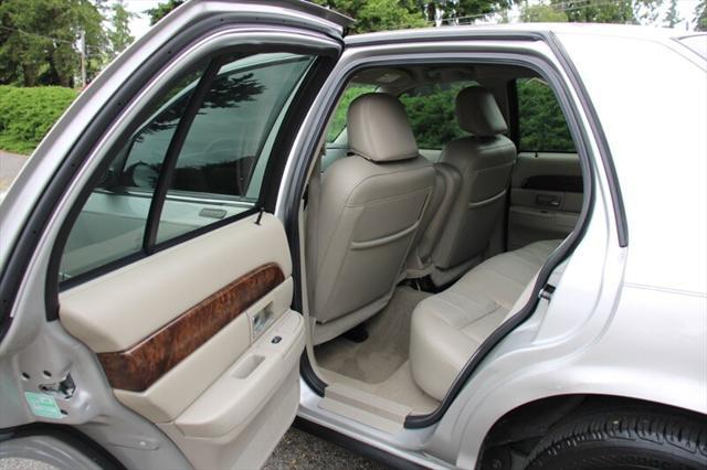 used 2006 Mercury Grand Marquis car, priced at $7,899