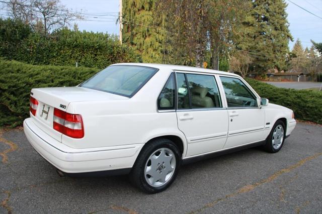 used 1995 Volvo 960 car, priced at $4,999