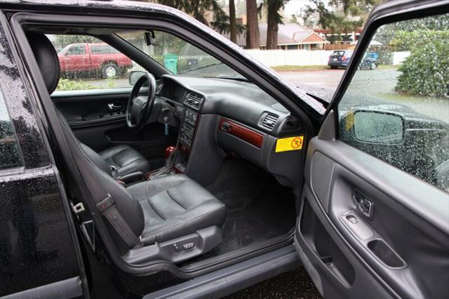 used 2000 Volvo V70 car, priced at $5,000