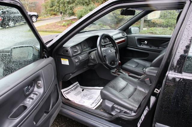 used 2000 Volvo V70 car, priced at $5,000