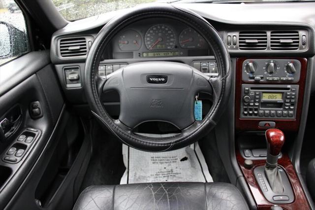 used 2000 Volvo V70 car, priced at $5,000