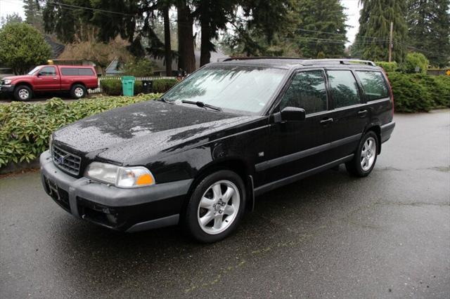 used 2000 Volvo V70 car, priced at $5,000