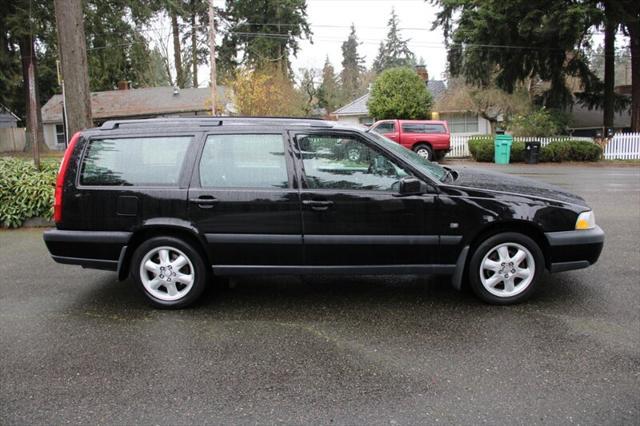 used 2000 Volvo V70 car, priced at $5,000