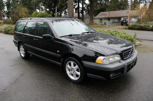 used 2000 Volvo V70 car, priced at $5,000