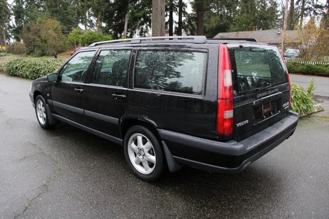 used 2000 Volvo V70 car, priced at $5,000