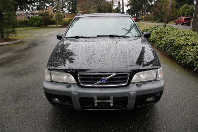 used 2000 Volvo V70 car, priced at $5,000