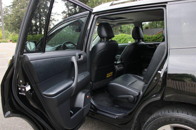 used 2009 Toyota Highlander car, priced at $9,995