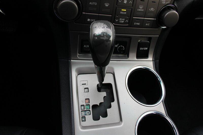 used 2009 Toyota Highlander car, priced at $9,995