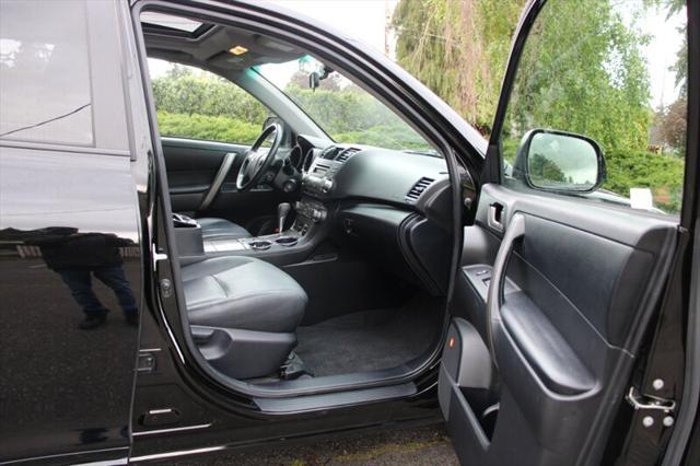 used 2009 Toyota Highlander car, priced at $11,995