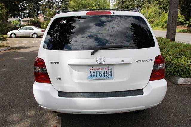 used 2006 Toyota Highlander car, priced at $3,999