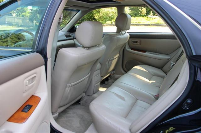 used 2000 Lexus ES 300 car, priced at $3,499