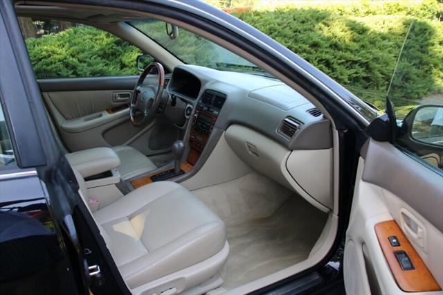 used 2000 Lexus ES 300 car, priced at $3,499