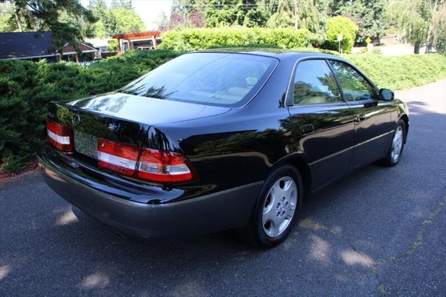 used 2000 Lexus ES 300 car, priced at $3,499