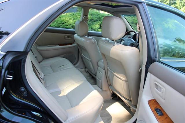 used 2000 Lexus ES 300 car, priced at $3,499