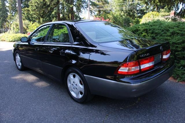 used 2000 Lexus ES 300 car, priced at $3,499