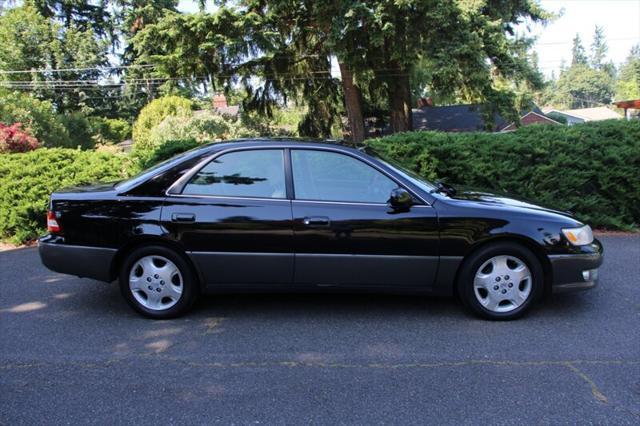 used 2000 Lexus ES 300 car, priced at $3,499