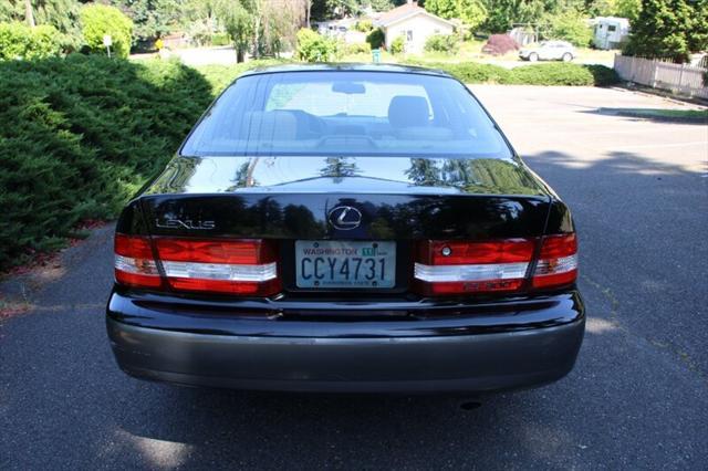 used 2000 Lexus ES 300 car, priced at $3,499