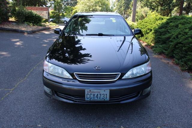 used 2000 Lexus ES 300 car, priced at $3,499