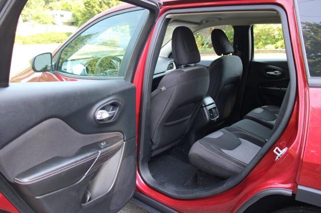 used 2015 Jeep Cherokee car, priced at $7,899