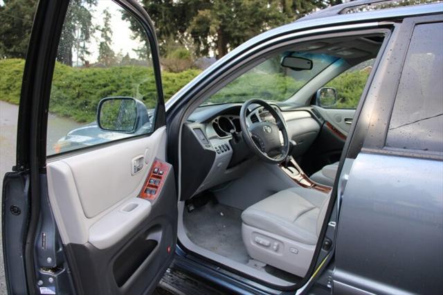 used 2006 Toyota Highlander Hybrid car, priced at $8,212