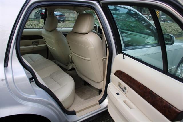 used 2006 Mercury Grand Marquis car, priced at $5,499