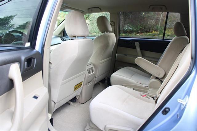 used 2008 Toyota Highlander car, priced at $10,000