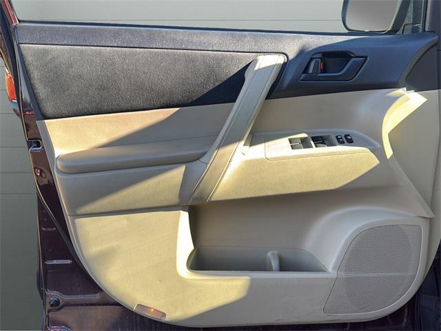 used 2013 Toyota Highlander car, priced at $13,073
