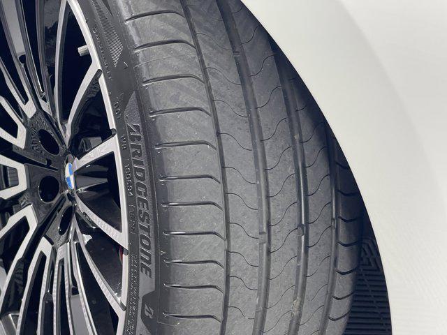 new 2025 BMW 760 car, priced at $132,125