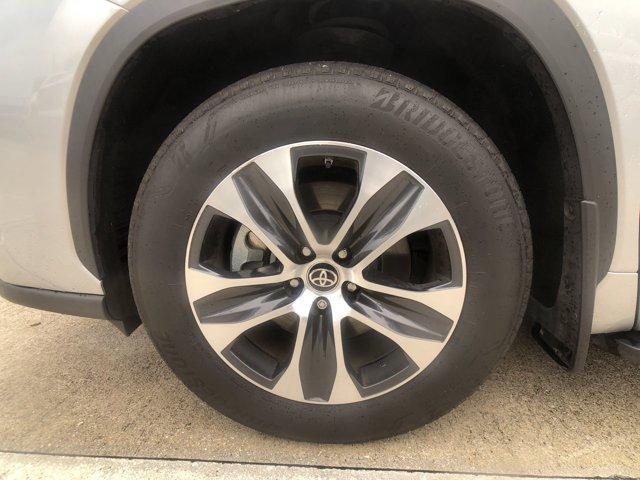 used 2024 Toyota Highlander car, priced at $37,500