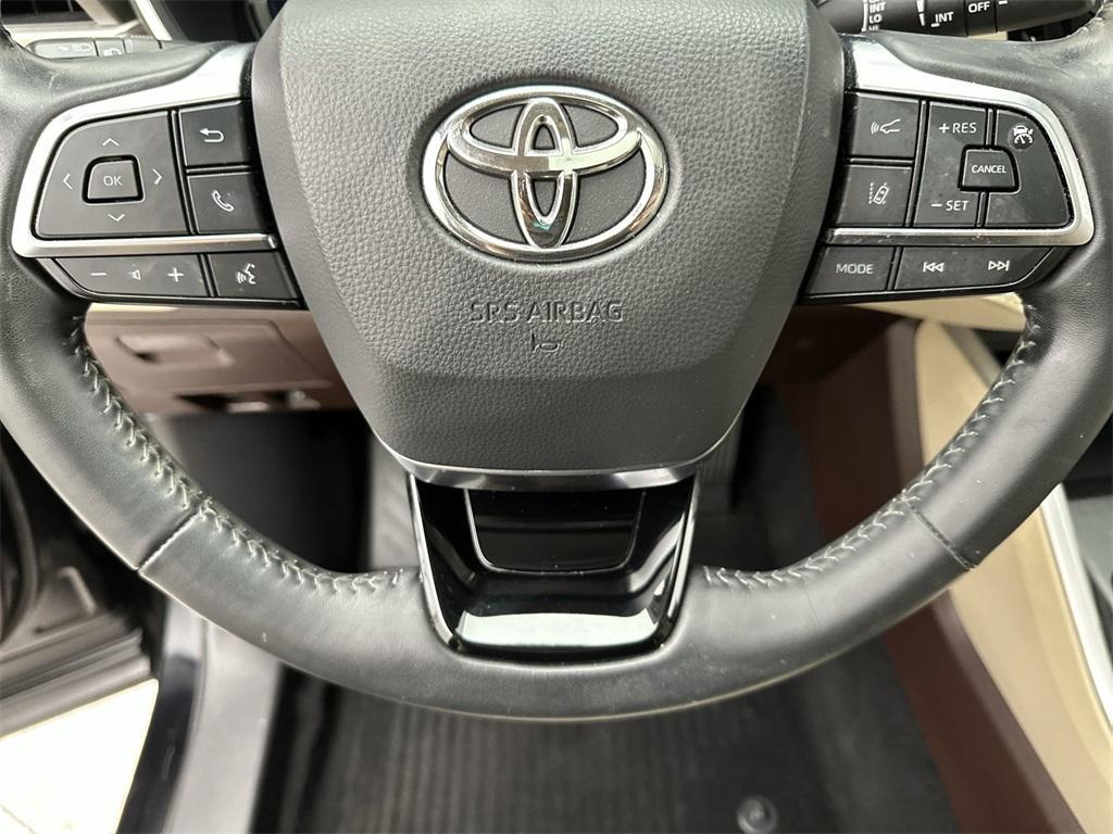 used 2021 Toyota Highlander Hybrid car, priced at $35,128
