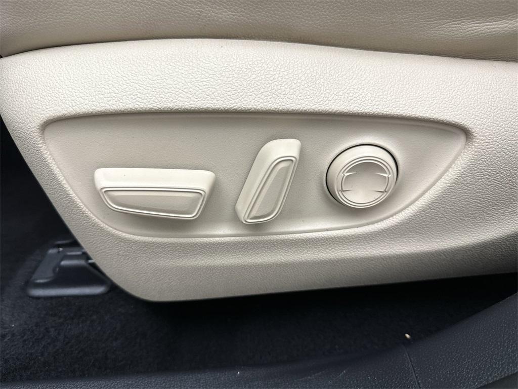 used 2021 Toyota Highlander Hybrid car, priced at $35,128