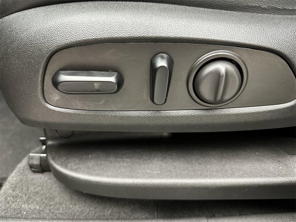 used 2023 Chevrolet Equinox car, priced at $25,299