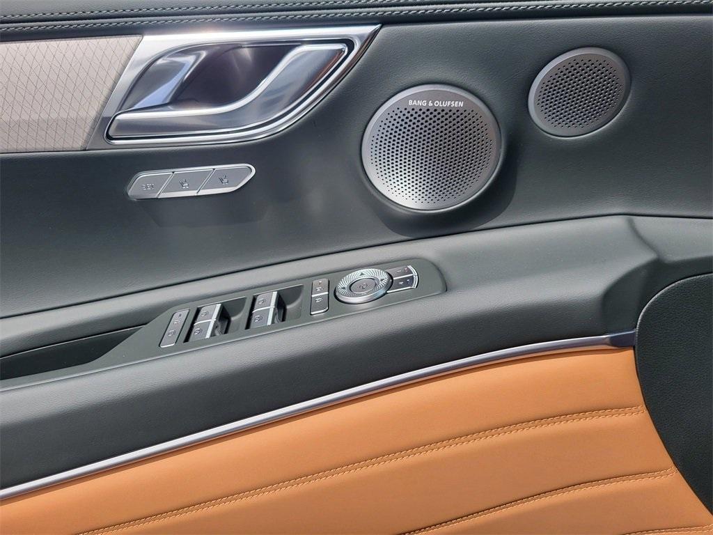 new 2025 Genesis GV80 car, priced at $77,170