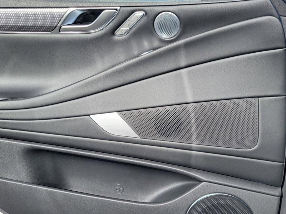 new 2025 Genesis G80 car, priced at $70,070